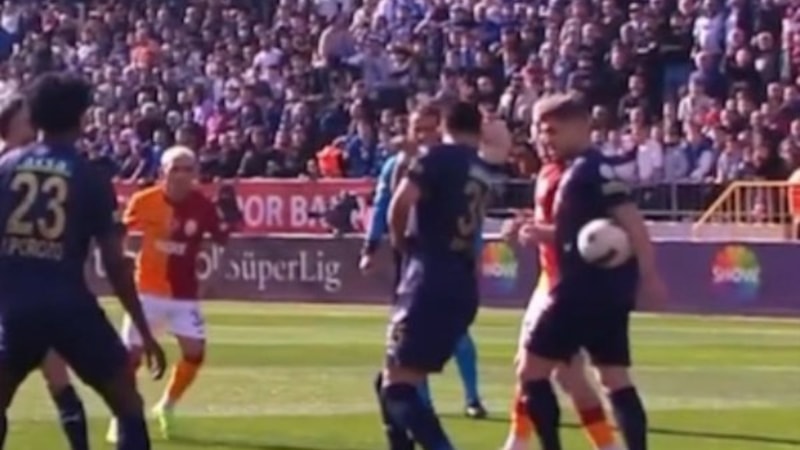 Galatasaray'dan Kasımpaşa maçında penaltı itirazı! Oyun devam etti