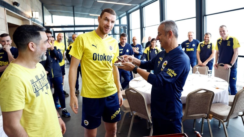 Fenerbahçe'de Edin Dzeko'nun doğum günü kutlandı