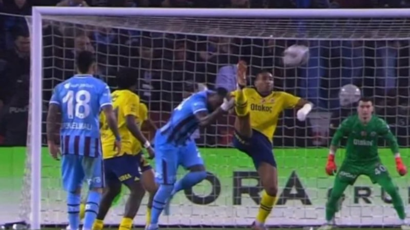 Djiku'dan Denswil'e faul! Trabzon'da penaltı kararı