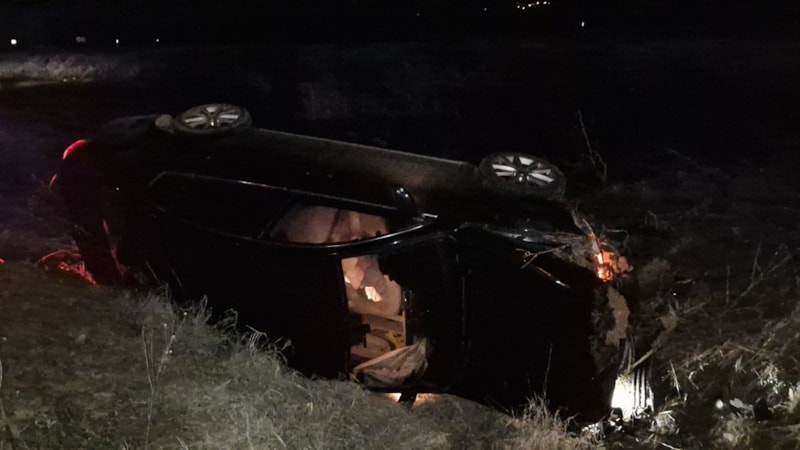 Çorum'da araç dere yatağına devrildi: 3 kişi yaralandı