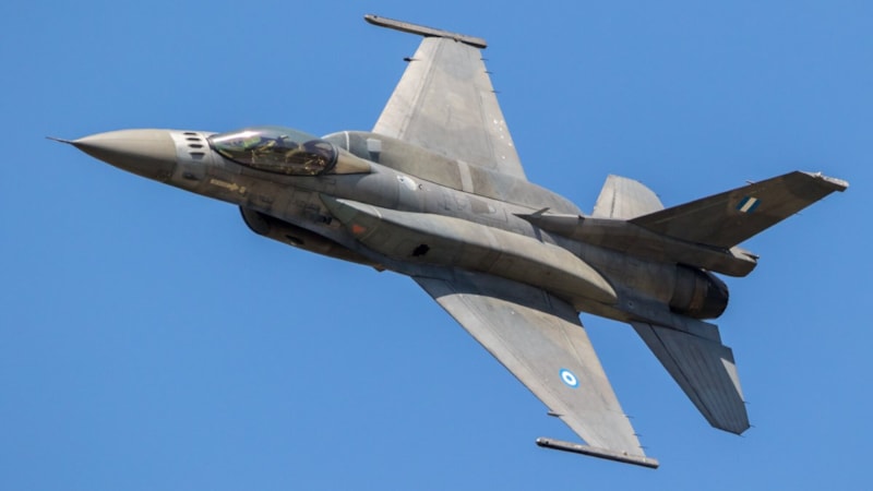 Yunanistan'a ait F-16 savaş uçağı denize düştü