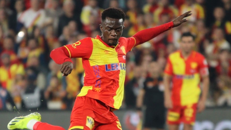 Dennis, Göztepe'de ilk 11'in vazgeçilmezi oldu