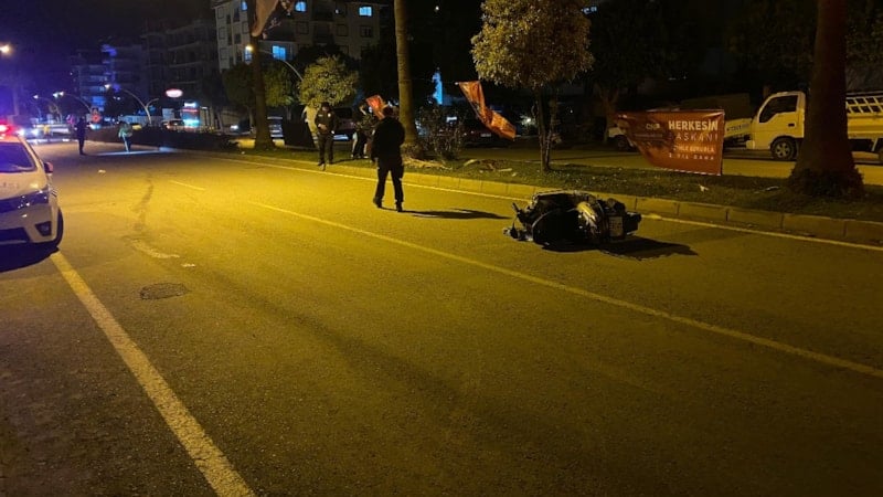 Antalya'da Motosikletli kurye yayaya çarptı: 2 yaralı