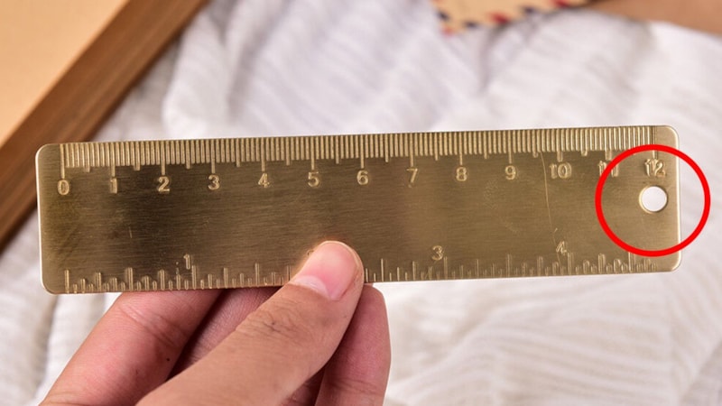 Cetvelin ucundaki bu delik bakın ne işe yarıyor