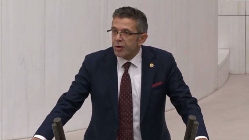 İyi Partili Yasin Öztürk, Özgür Özel'e sert sözlerle yüklendi: Ulan tipitip...