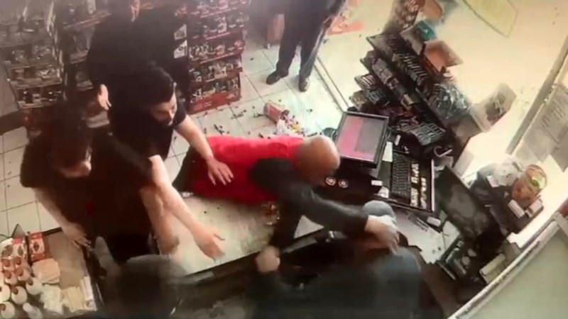 Antalya'da siyasi broşür kavgasında kan aktı