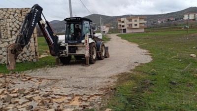 Mardin'de kamulaştırılan arsasının ödemesini almadığı iddiası ile yolu kapattı