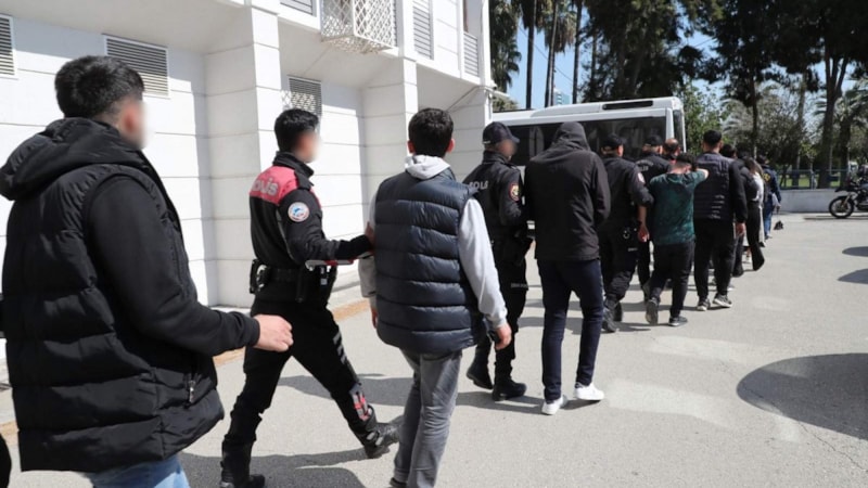 Mersin'de sazan sarmalı yöntemiyle 180 milyon liralık vurgun yaptılar