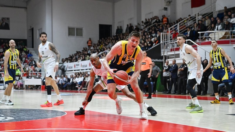 Fenerbahçe deplasmanda Aliağa Petkimspor'u mağlup etti