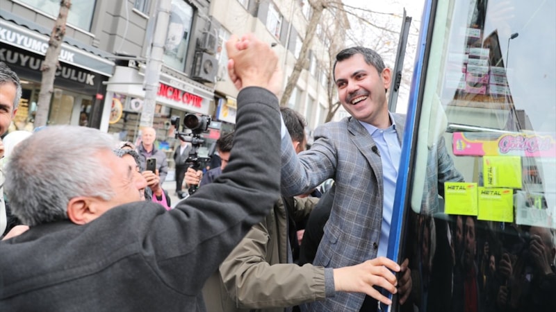 İstanbul adayı Murat Kurum'dan gençlere mektup: 'Endişesiz bir yaşam sürmeniz için çok çalıştım'