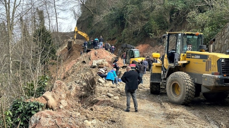 Trabzon'da toprak kayması! 3 işçi hayatını kaybetti