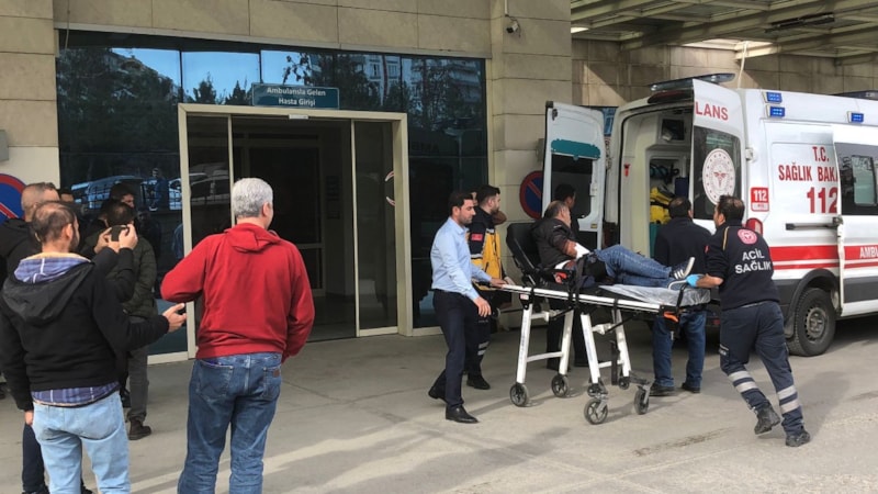 Siirt'te akrabaların muhtarlık kavgası: 1'i polis 9 yaralı