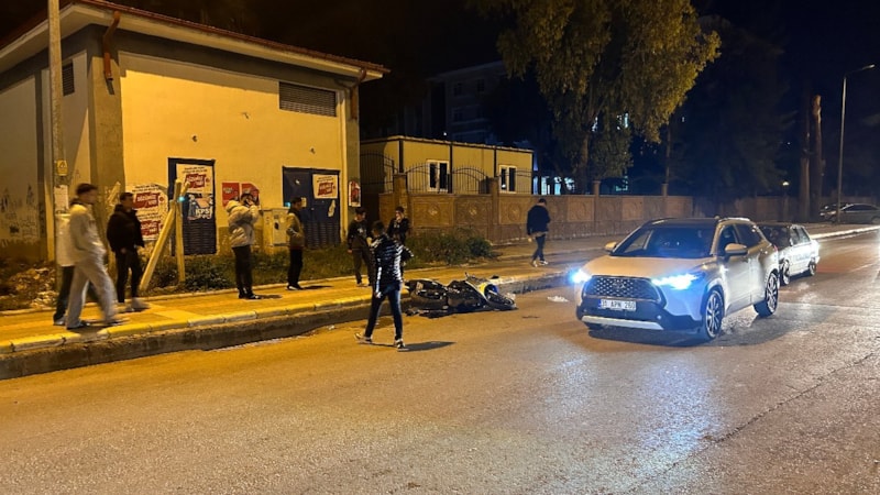 Hatay'da hafif ticari araç ile motosiklet çarpıştı: 2 yaralı
