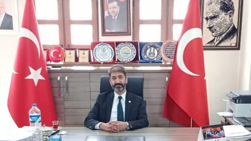Erzurum'da rekor! Mahalleli tarafından sevilen muhtar 25 yıldır görevde