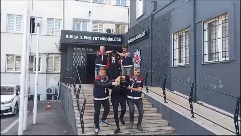 Bursa'da telefon dolandırıcıları kaldıkları villada kıskıvrak yakalandı