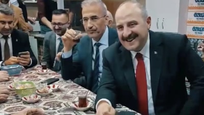 Mustafa Varank ile vatandaş arasındaki hoş sohbet yürekleri ısıttı