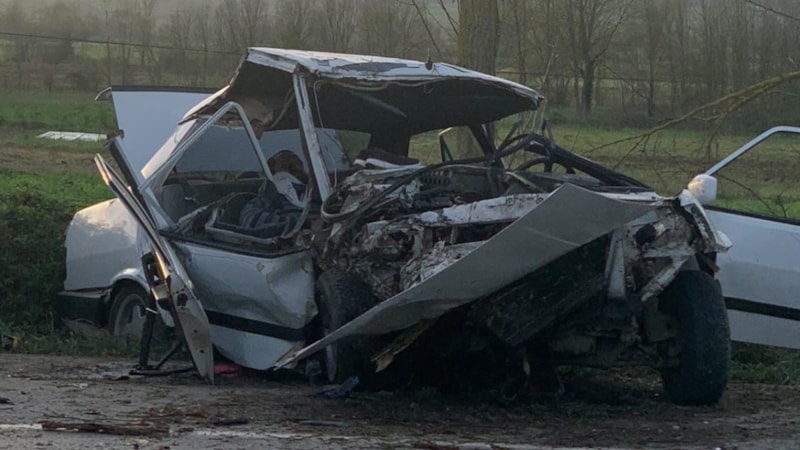Sakarya'da feci kaza: Anne ve ikiz oğullarından biri öldü