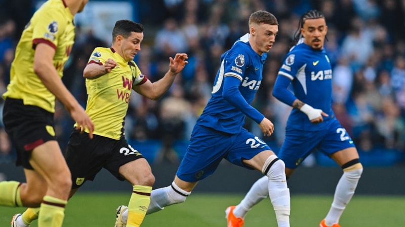 Chelsea, 10 kişi kalan Burnley'e puan verdi