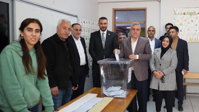 Şanlıurfa ve Malatya'da ilk oylar kullanıldı