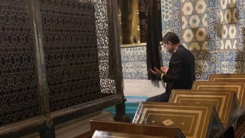 Murat Kurum güne Eyüpsultan'da sabah namazıyla başladı