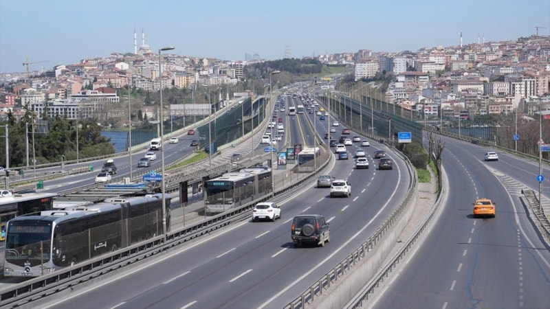 İstanbul'da haftanın ilk iş günü yollar boş kaldı!