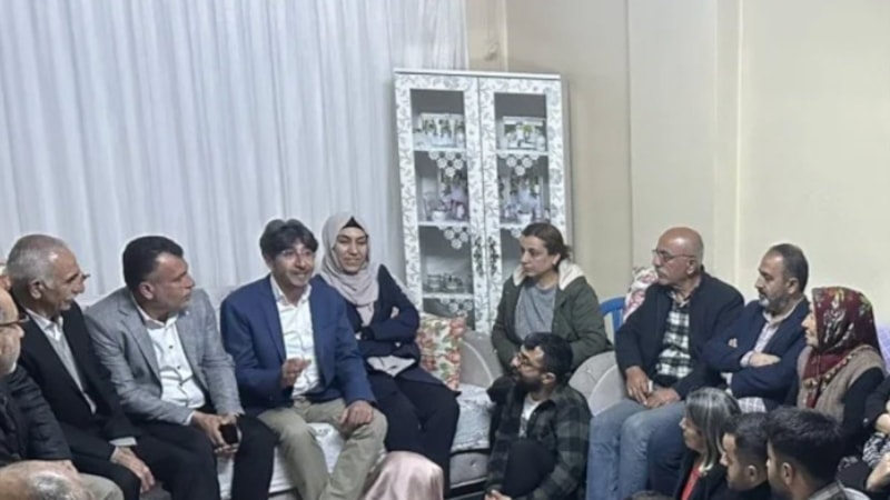 Mersin Akdeniz'i İstiklal Marşı okumayı reddeden aday kazandı