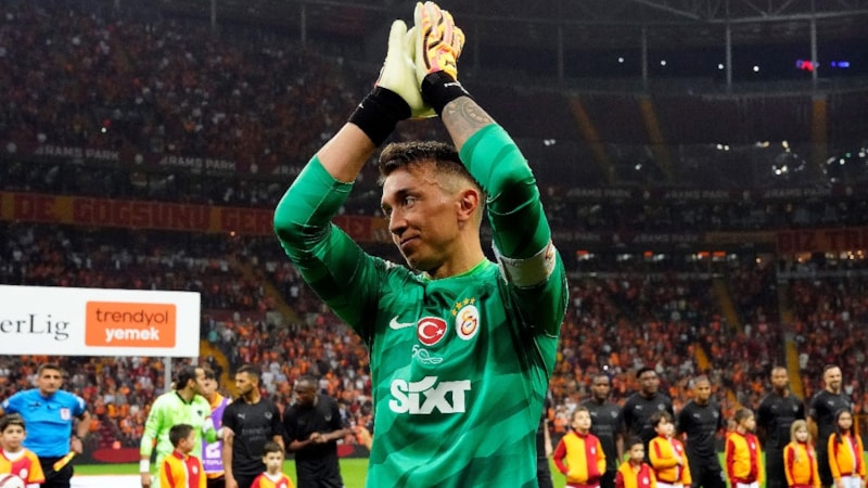 Fernando Muslera, 5. kez 'dalya' dedi