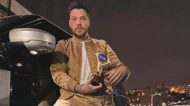 Şarkıcı Sinan Akçıl gece kulübündeki yangın ile ilgili paylaşım yaptı: 