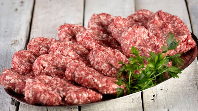 Köfte harcına yarım çay bardağı ekleyin, yumuşacık sulu köftelerin tadını çıkartın…