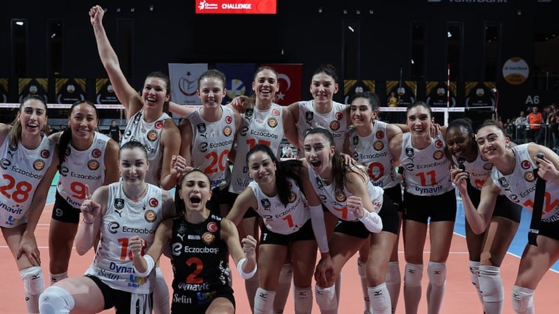 VakıfBank'ı yenen Eczacıbaşı, Sultanlar Ligi'nde finale çıktı