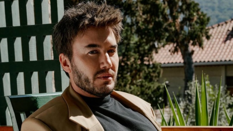 Ünlü şarkıcı Mustafa Ceceli saç ektirdi! Son haline yorum yağdı