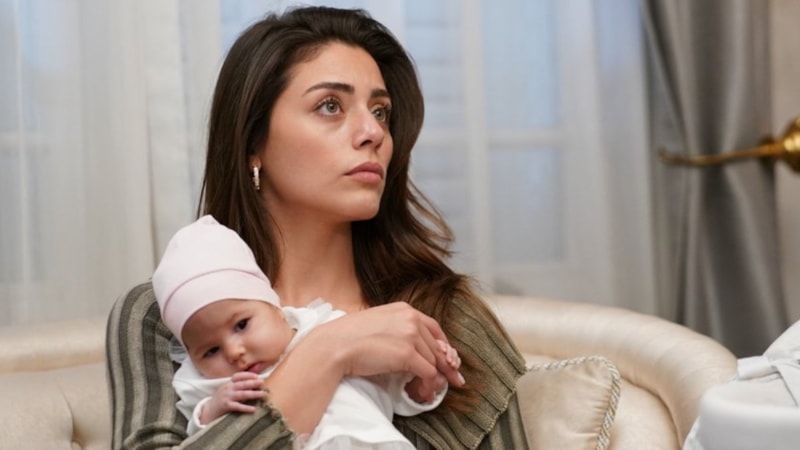 Doğduğu günden beri sette! Kızılcık Şerbeti'nin Minik Cemre'si bakın kimin kızı çıktı; Meğer gerçek adı...