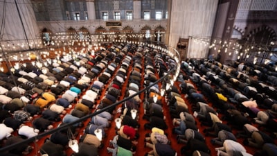 İstanbul'da Ramazan ayının son cuması kılındı