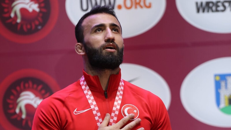 Milli güreşçiler Enes Başar ile Burhan Akbudak, Paris 2024 kotası aldı