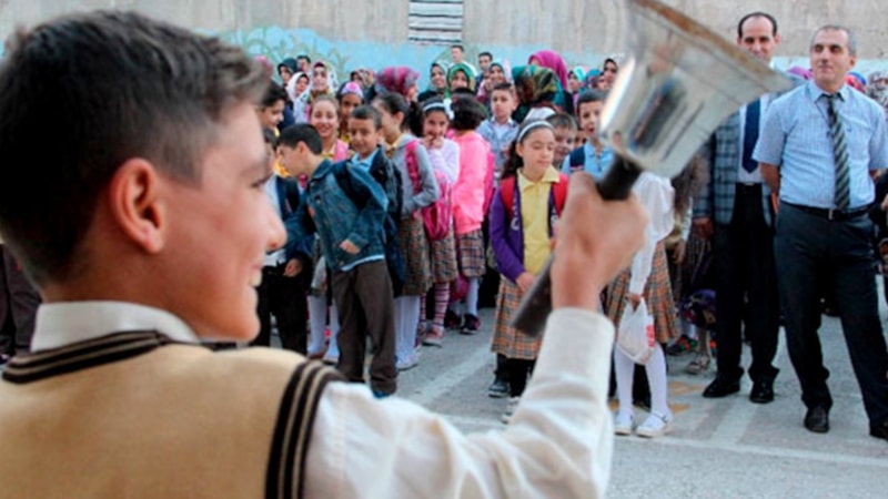 Yarın okullar tatil mi? 8 Nisan Pazartesi ders var mı, tatil mi?