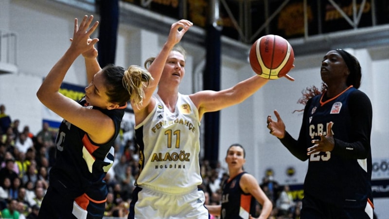 Fenerbahçe, ÇBK Mersin'i yenerek final serisinde durumu 2-0'a getirdi