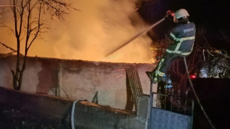 Çankırı'da alevlere teslim olan ev küle döndü