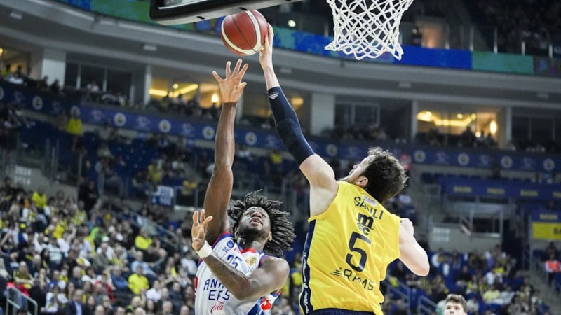 Anadolu Efes, Fenerbahçe'yi ligde devirdi