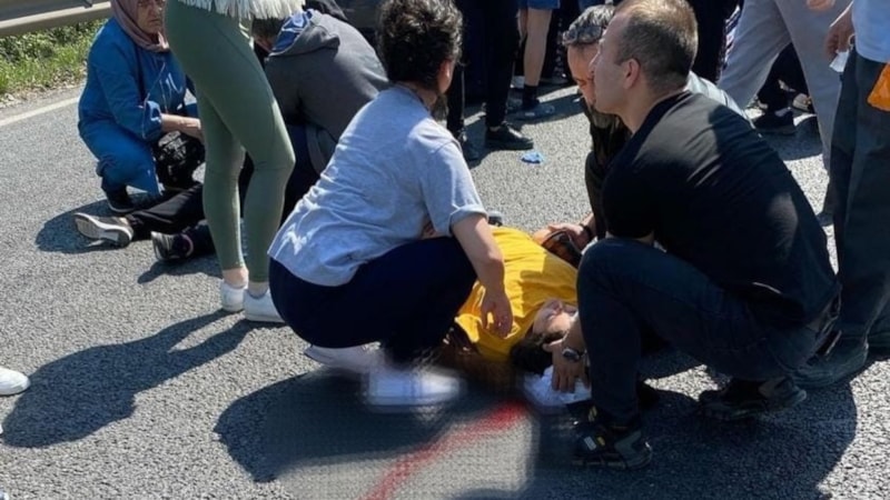 Bursa'da mezarlığa giden teyze yeğene araba çarptı: Hayati tehlikeleri sürüyor