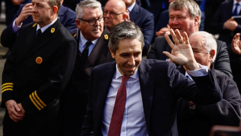 İrlanda'nın yeni Başbakanı 37 yaşındaki Simon Harris oldu