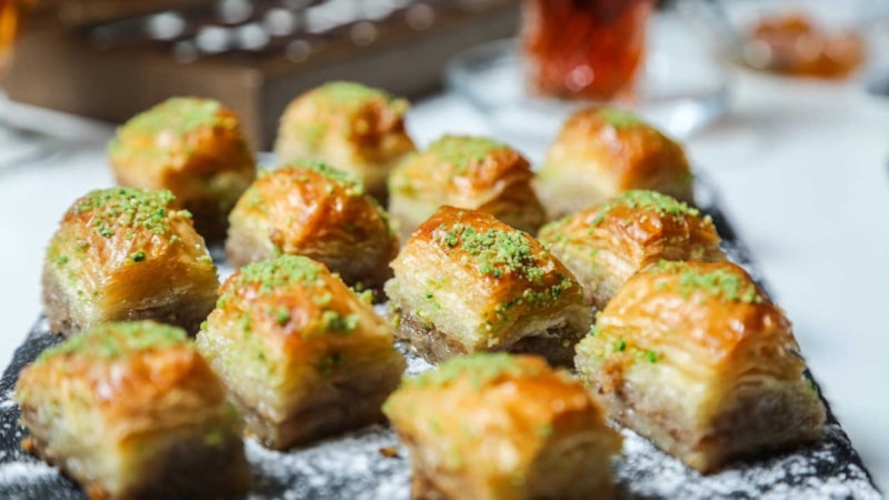 Bayram geldi, baklavalar sofradaki yerini aldı! Aşırı tatlı tüketimine dikkat!