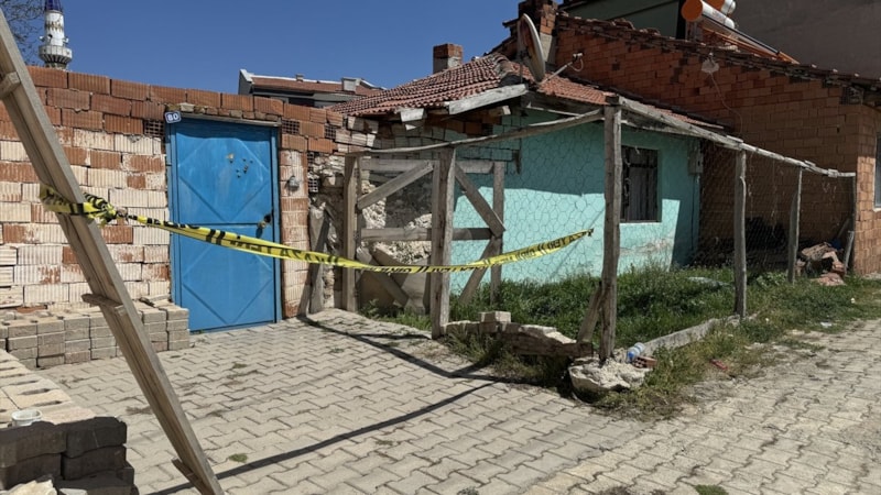 Afyonkarahisar'da bir kişi boşandığı eşinin kocası ile annesini vurdu