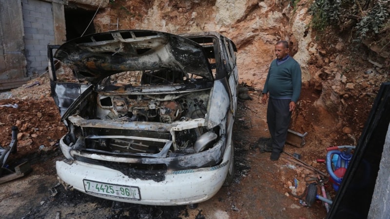 Gazze'de Yahudi yerleşimciler Filistinlilerin evlerini ateş verdi