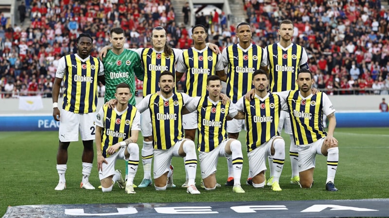 Edin Dzeko'nun Türk bayrağını göstermesi Yunan basınında: Kabul edilemez