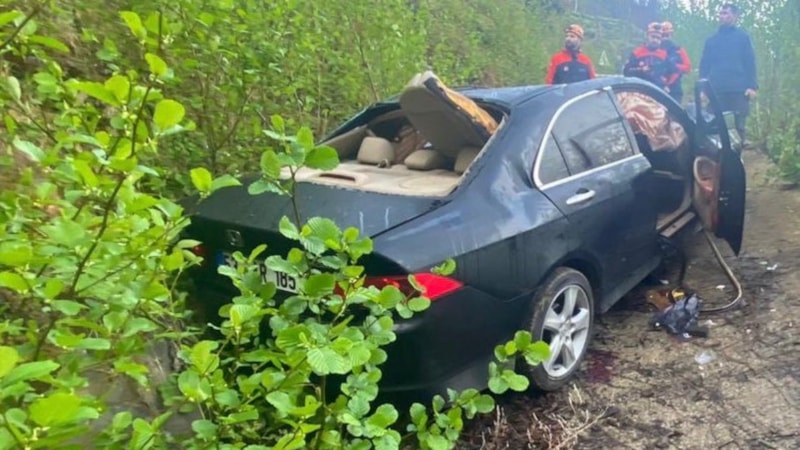 Rize'de otomobil şarampole yuvarlandı: 1 ölü 1 yaralı