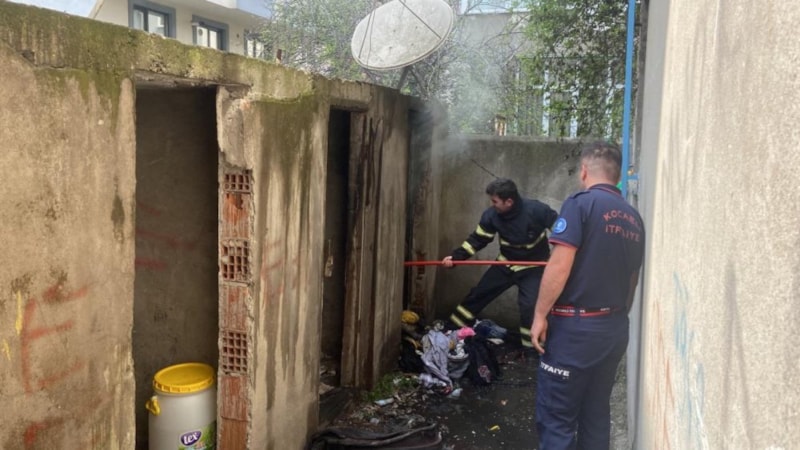 Kocaeli'de çocukların ateşle oyunu kömürlüğü yaktı