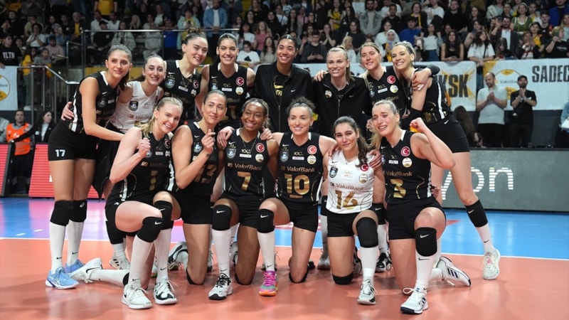Vakıfbank, Türk Hava Yolları'nı yenerek sezonu 3. bitirdi
