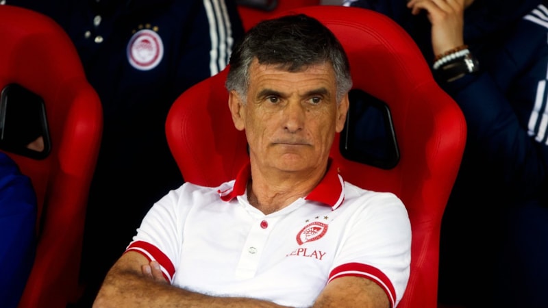 Fenerbahçe'nin rakibi Olympiakos, teknik direktör Mendilibar'ın sözleşmesini yeniledi