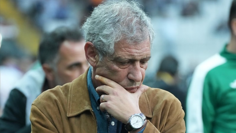 Beşiktaş tribünlerinden Fernando Santos'a tepki