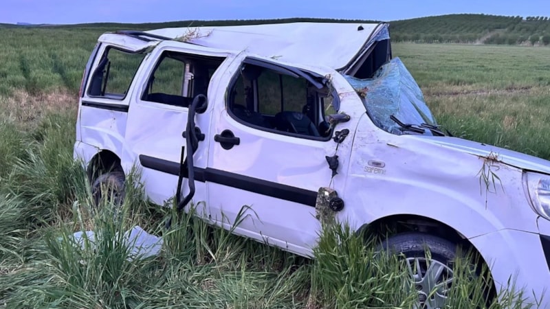 Adıyaman'da hafif ticari araç şarampole yuvarlandı: 1 ölü, 8 yaralı